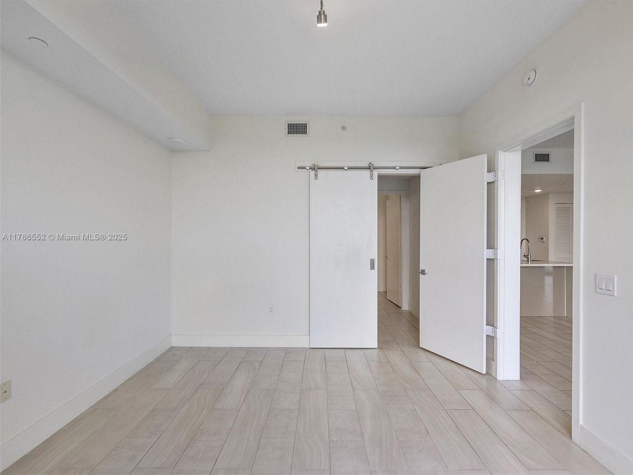 2000 Metropica Way, Unit 502, Sunrise, FL 33323 Photo