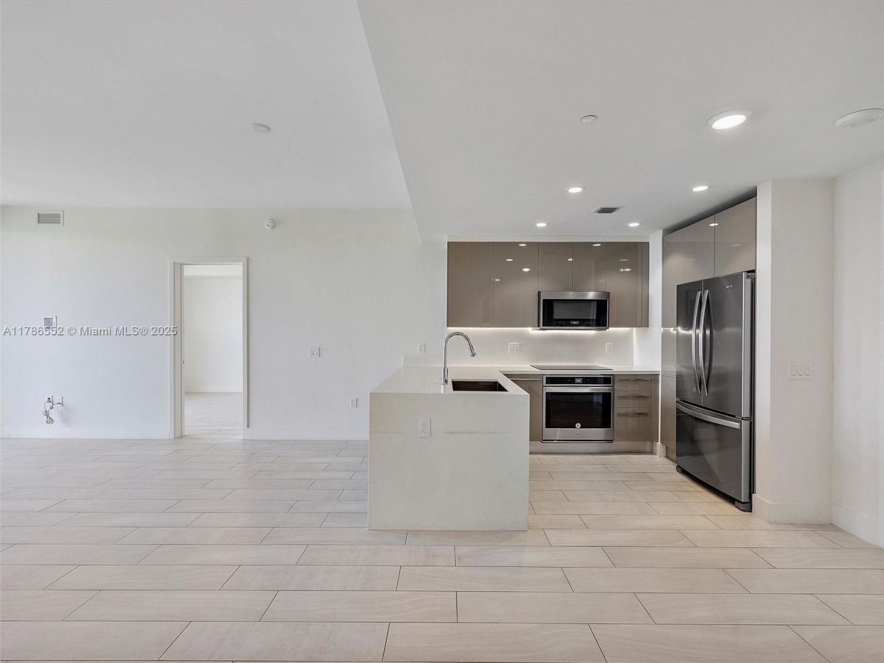 2000 Metropica Way, Unit 502, Sunrise, FL 33323 Photo