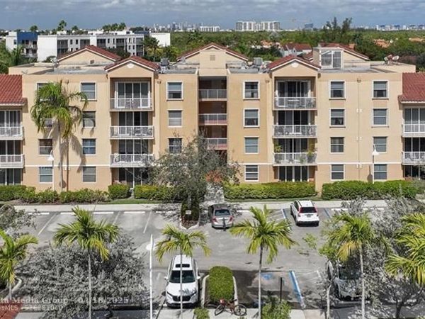 529 E Sheridan Street, Unit 108, Dania Beach, FL 33004