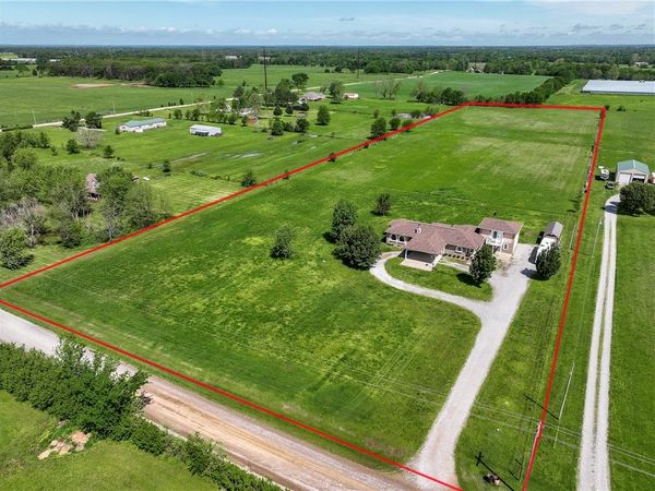 21854 S Floyd Moore Road, Gentry, AR 72734