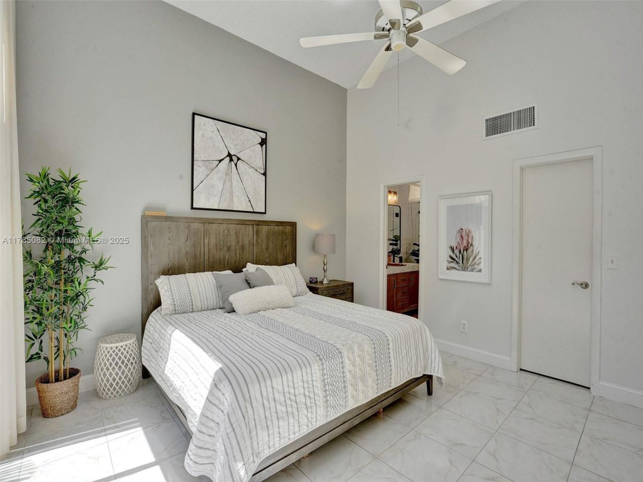 2667 S Parkview Dr, Hallandale Beach, FL 33009 Photo