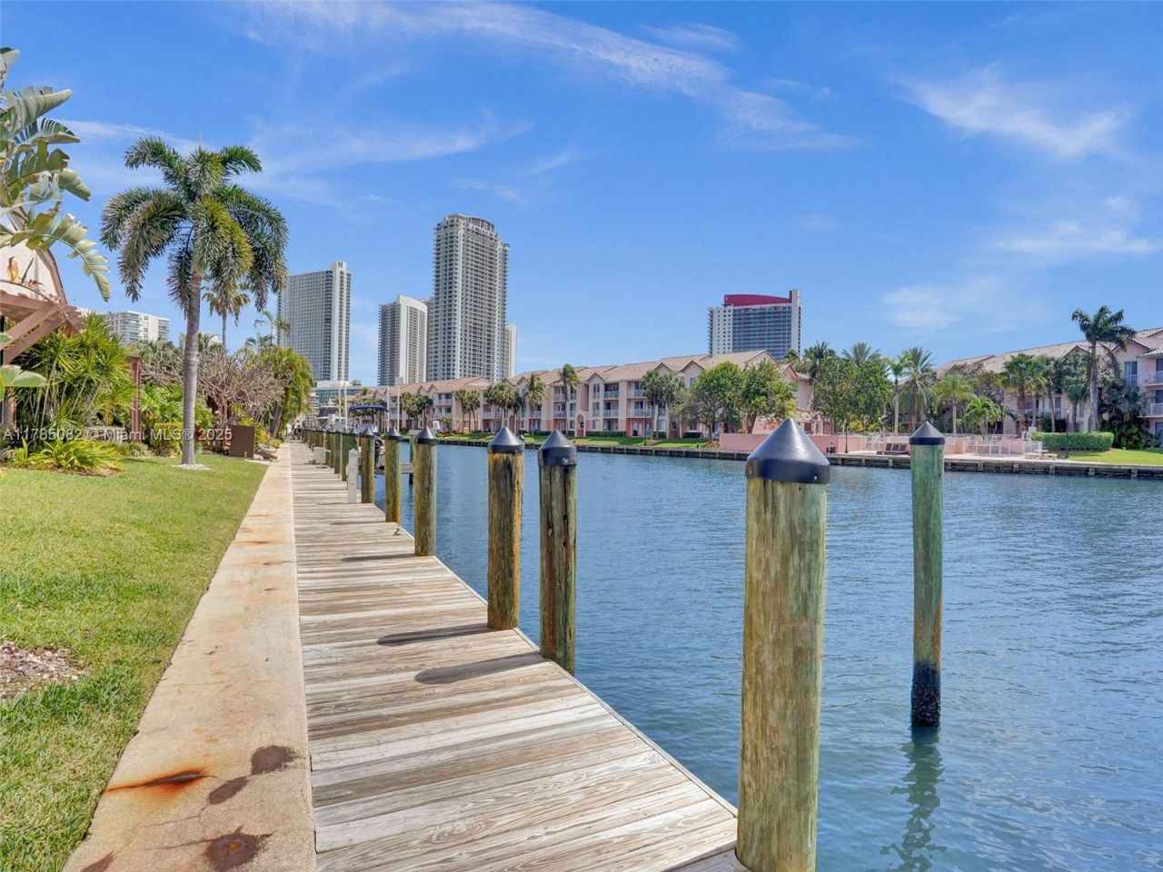 2667 S Parkview Dr, Hallandale Beach, FL 33009 Photo