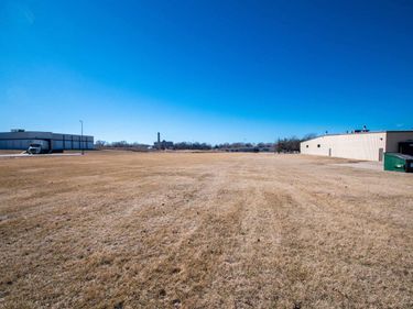 1815 Riverway Drive, Pekin, IL 61554