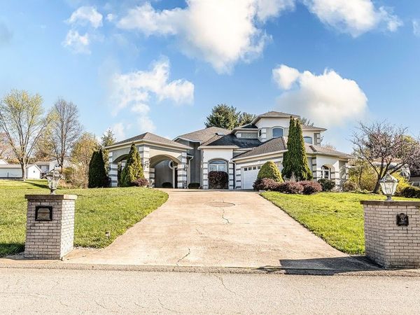 87 Farmview Drive, Uniontown, PA 15401