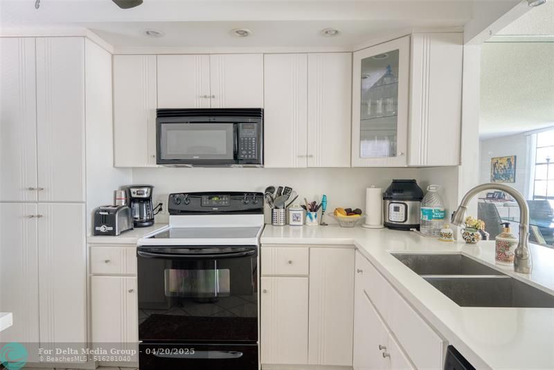 3401 N Country Club Drive, Unit 110, Aventura, FL 33180 Photo