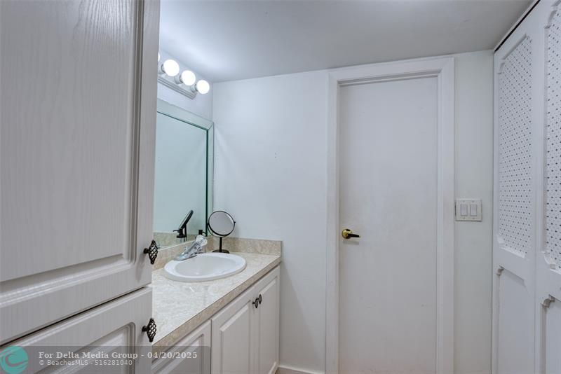3401 N Country Club Drive, Unit 110, Aventura, FL 33180 Photo