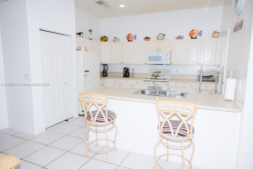 1735 NW 77th Ave, Pembroke Pines, FL 33024 Photo