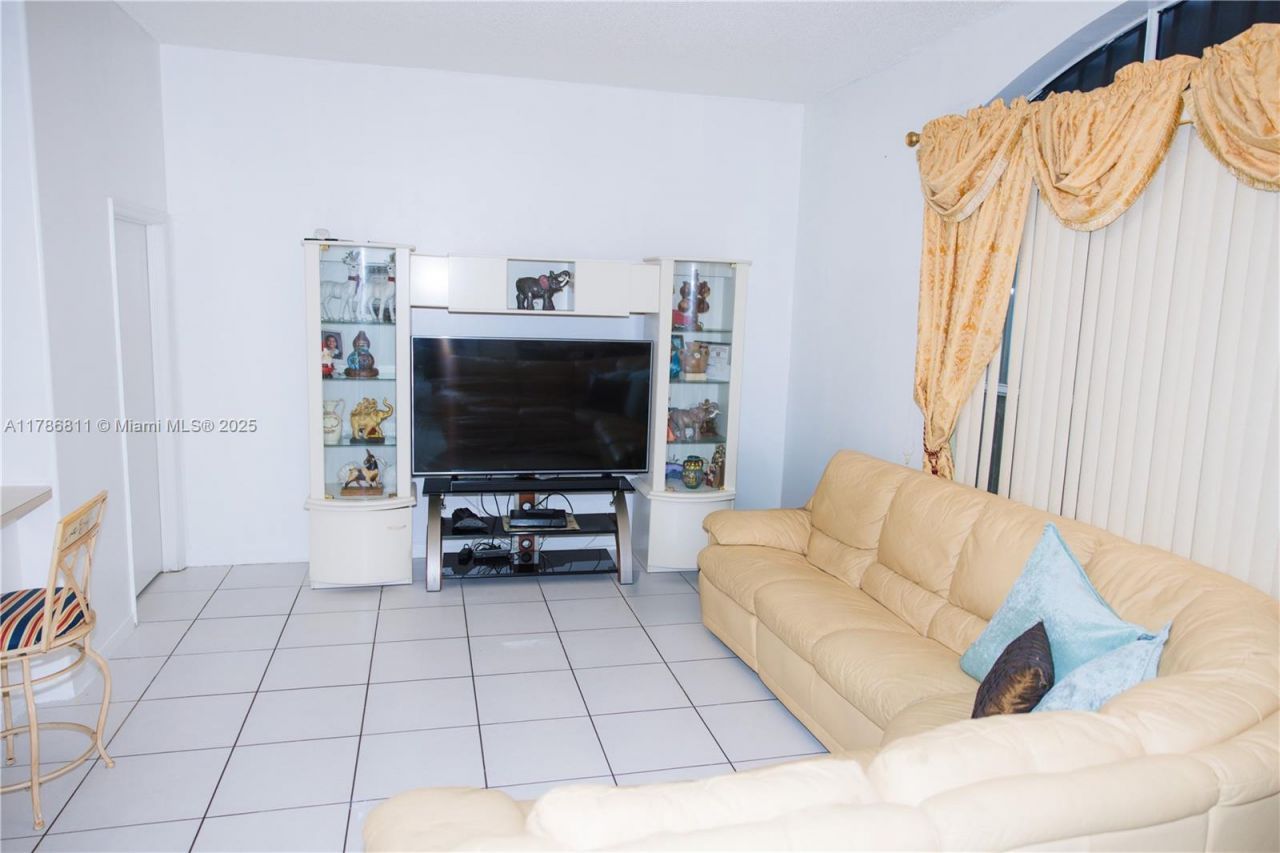 1735 NW 77th Ave, Pembroke Pines, FL 33024 Photo