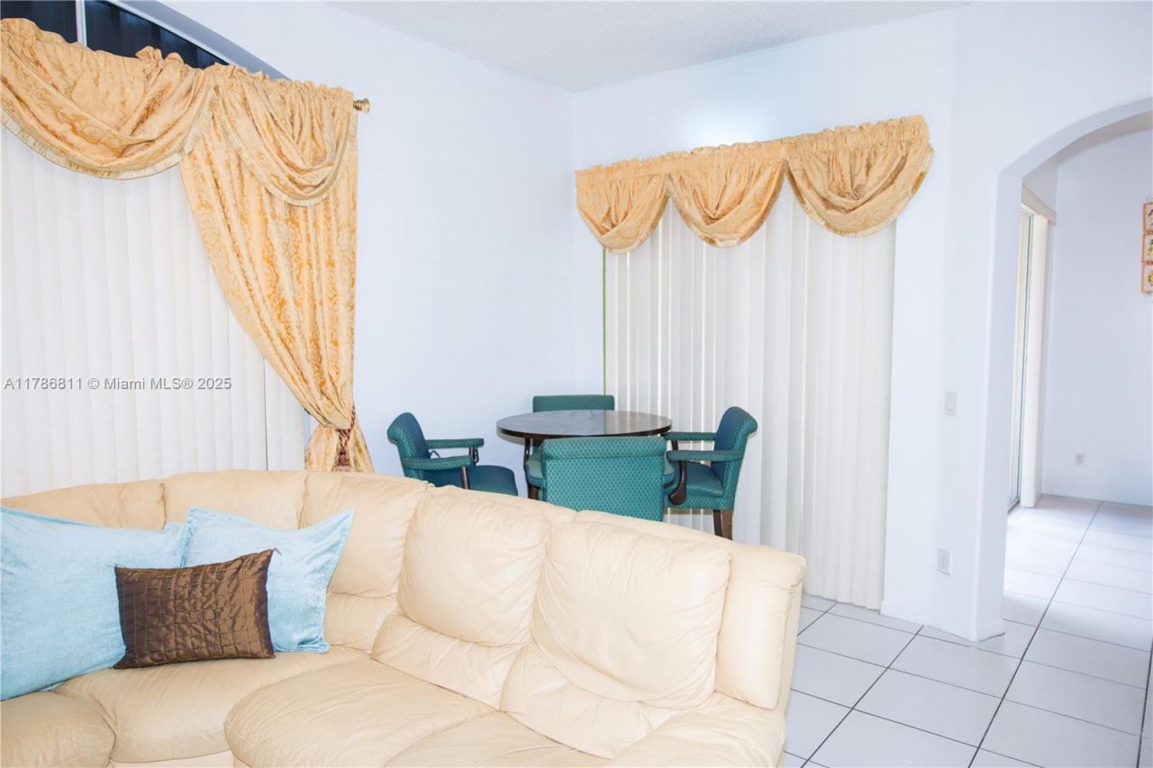 1735 NW 77th Ave, Pembroke Pines, FL 33024 Photo