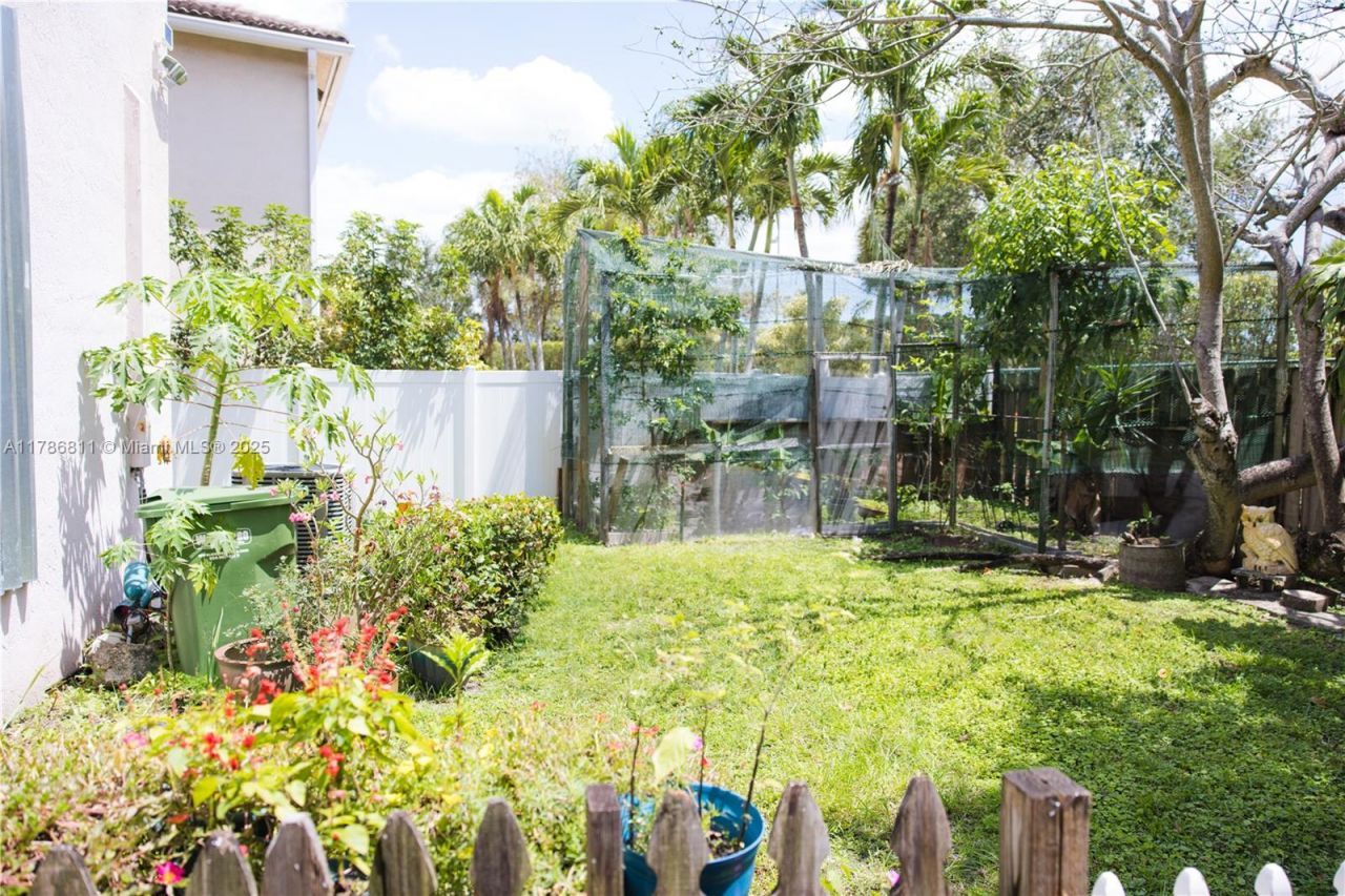 1735 NW 77th Ave, Pembroke Pines, FL 33024 Photo