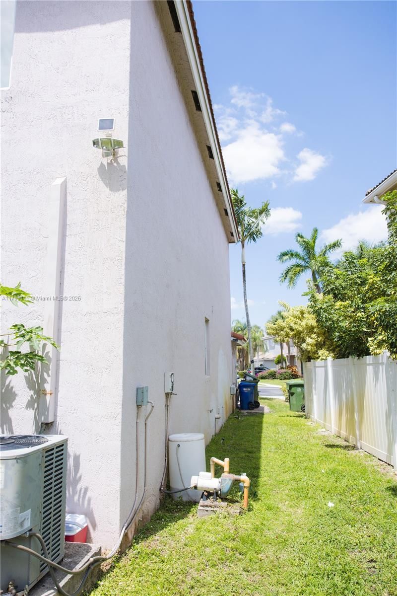 1735 NW 77th Ave, Pembroke Pines, FL 33024 Photo