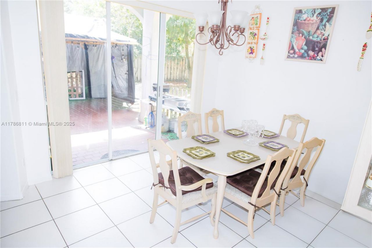 1735 NW 77th Ave, Pembroke Pines, FL 33024 Photo