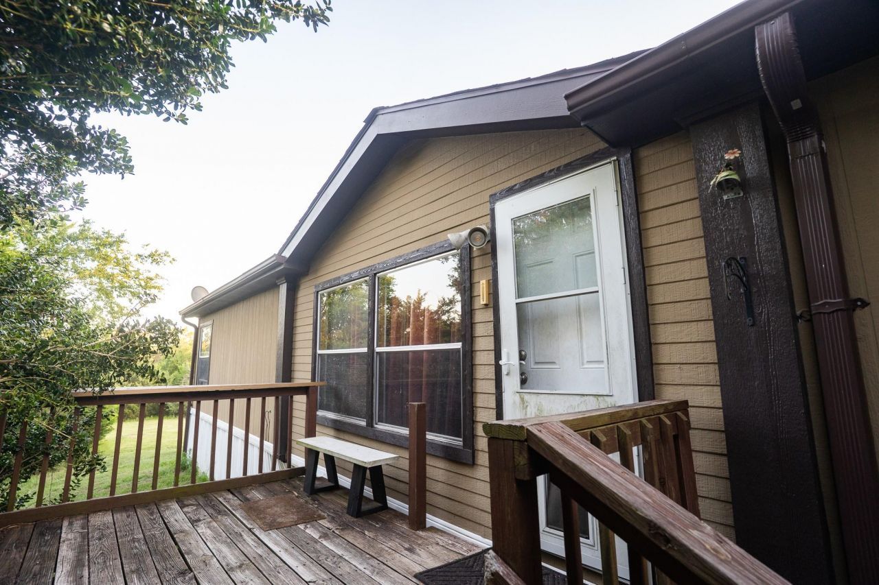 417 Hidden Oaks Dr, Elgin, TX 78621 Main Photo