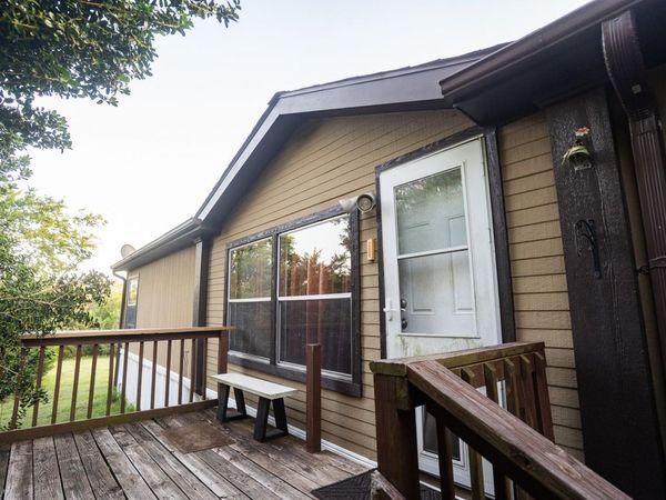 417 Hidden Oaks DR, Elgin, TX 78621