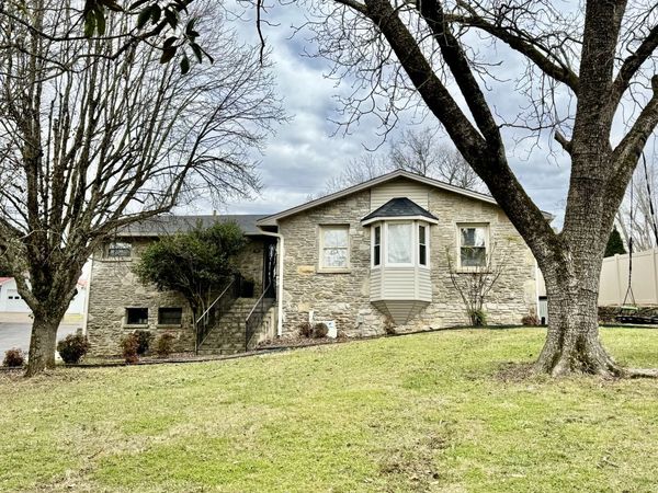 711 5th Ave, Fayetteville, TN 37334