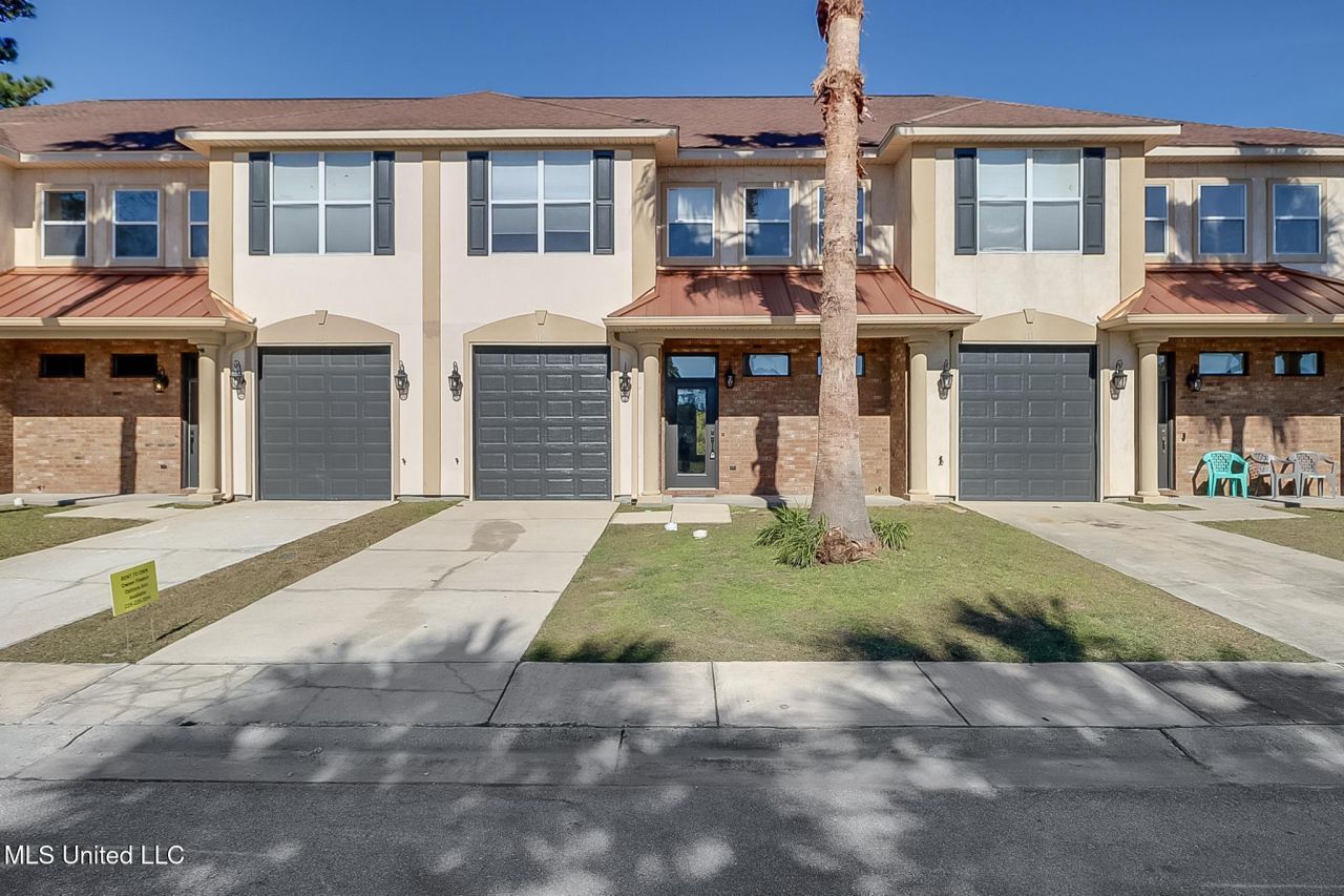 211 Capri Place, Ocean Springs, MS 39564 Main Photo