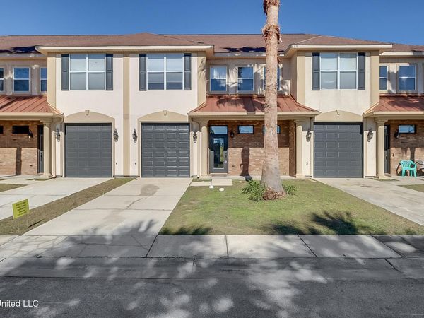 211 Capri Place, Ocean Springs, MS 39564