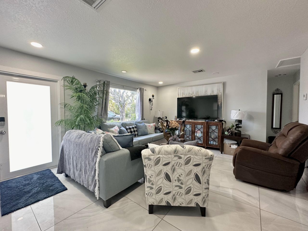 946 Mcintosh Street, West Palm Beach, FL 33405 Photo