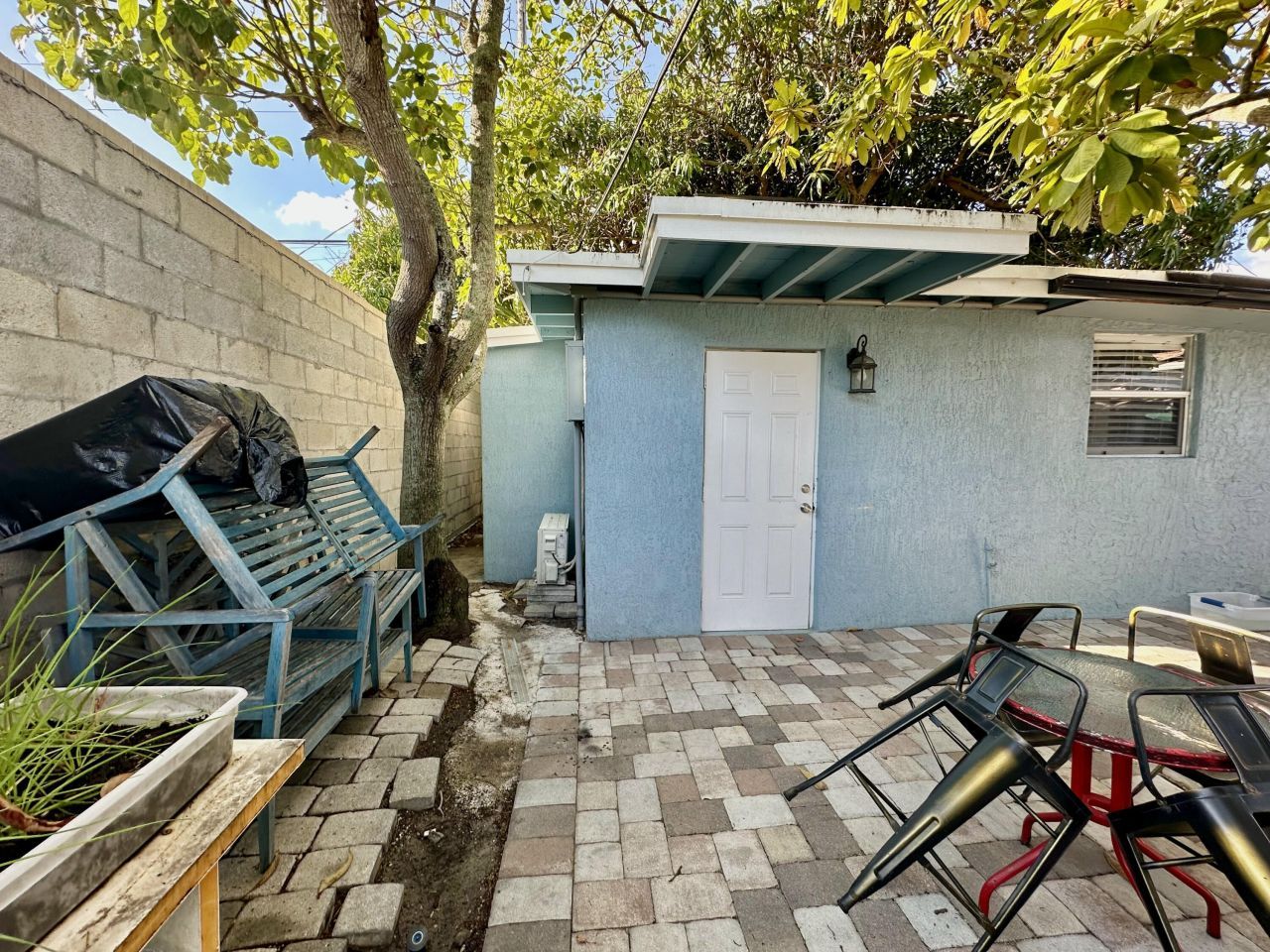 946 Mcintosh Street, West Palm Beach, FL 33405 Photo