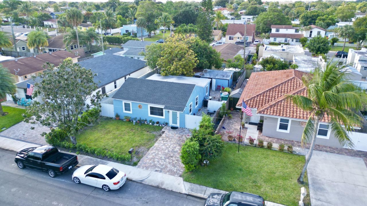 946 Mcintosh Street, West Palm Beach, FL 33405 Photo