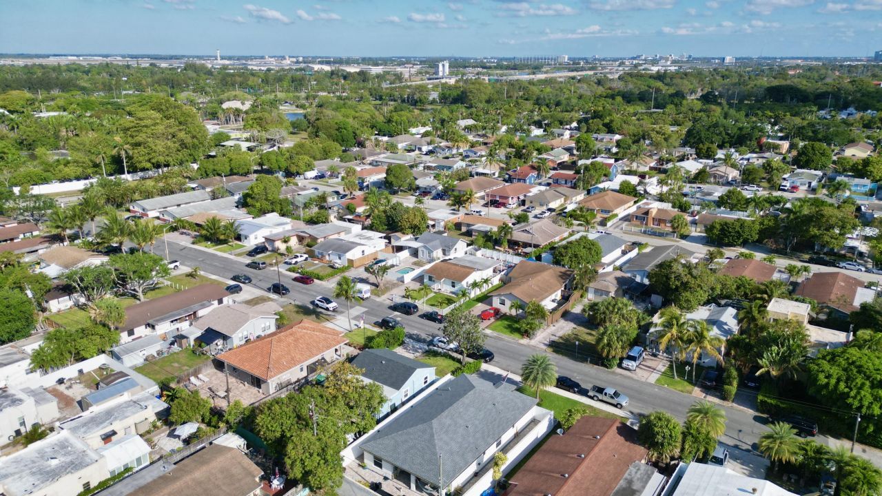 946 Mcintosh Street, West Palm Beach, FL 33405 Photo