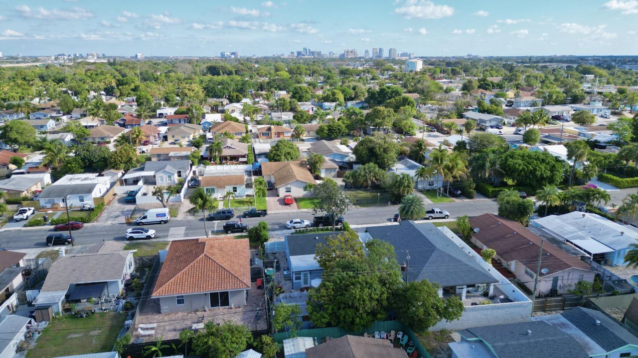 946 Mcintosh Street, West Palm Beach, FL 33405 Photo