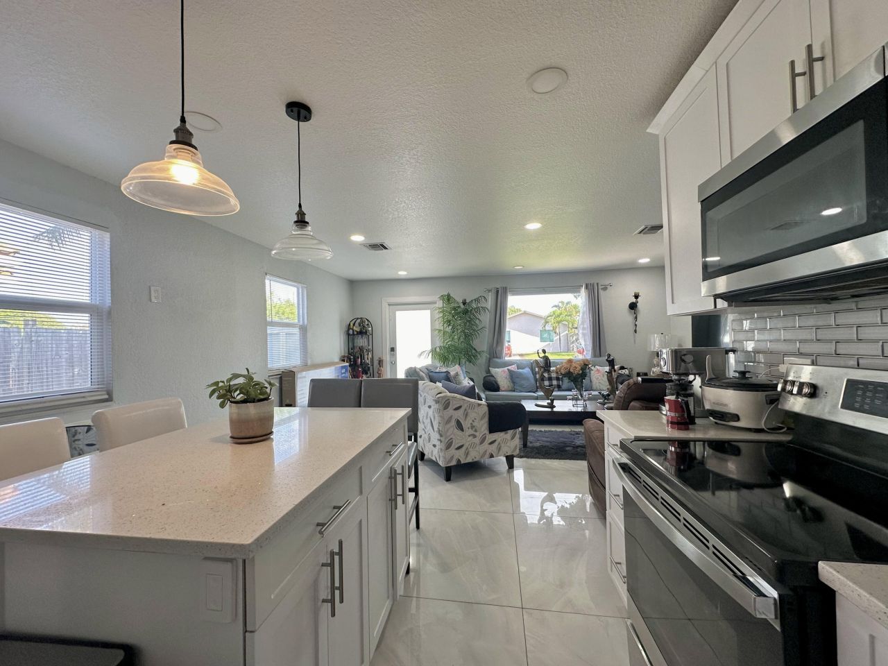 946 Mcintosh Street, West Palm Beach, FL 33405 Photo