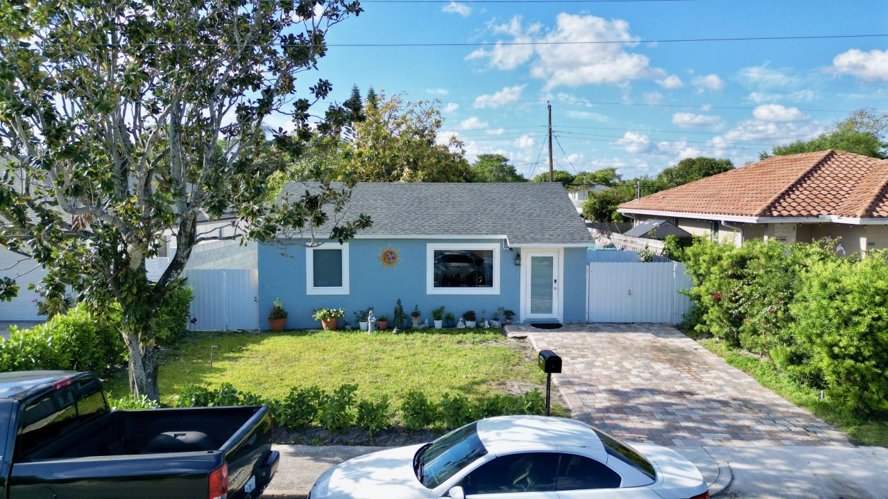 946 Mcintosh Street, West Palm Beach, FL 33405 Photo