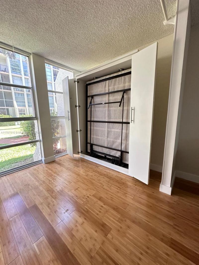 851 Three Islands Blvd, Unit 114, Hallandale Beach, FL 33009 Photo