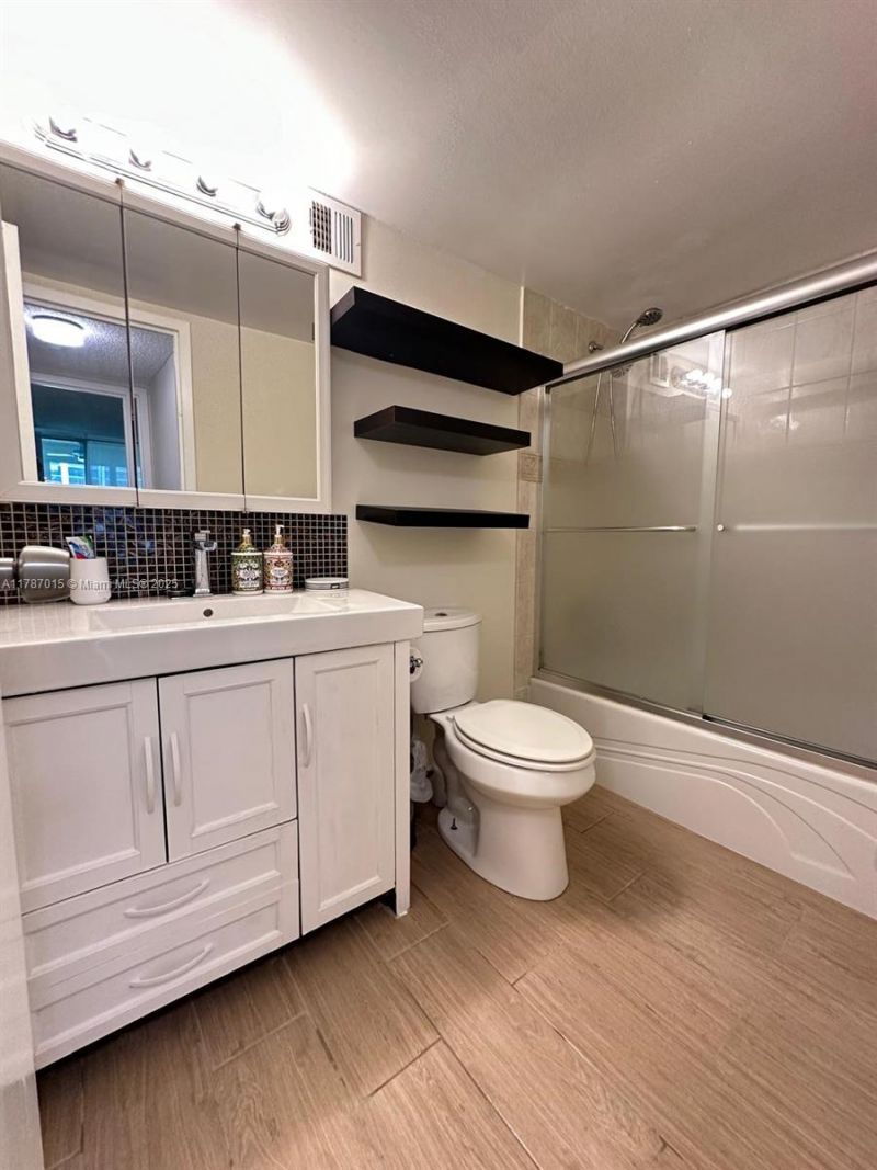 851 Three Islands Blvd, Unit 114, Hallandale Beach, FL 33009 Photo