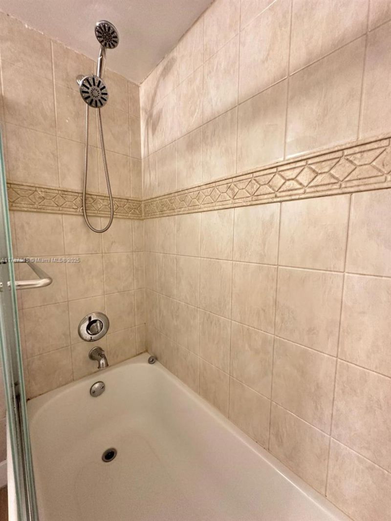 851 Three Islands Blvd, Unit 114, Hallandale Beach, FL 33009 Photo