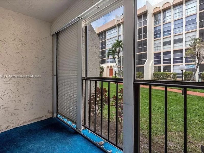 851 Three Islands Blvd, Unit 114, Hallandale Beach, FL 33009 Photo