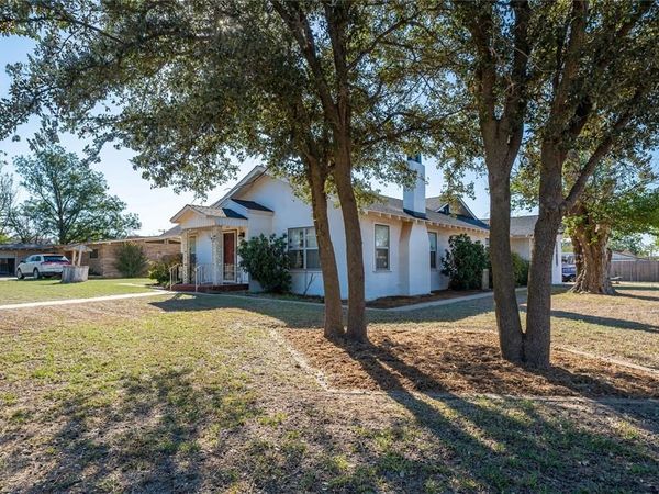 602 E Beauregard Street, Rotan, TX 79546