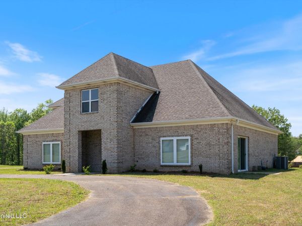206 Swan Lk Drive, Coldwater, MS 38618