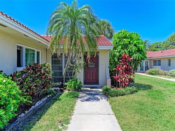 2121 PUEBLO CIRCLE, Unit V6, SARASOTA, FL 34231