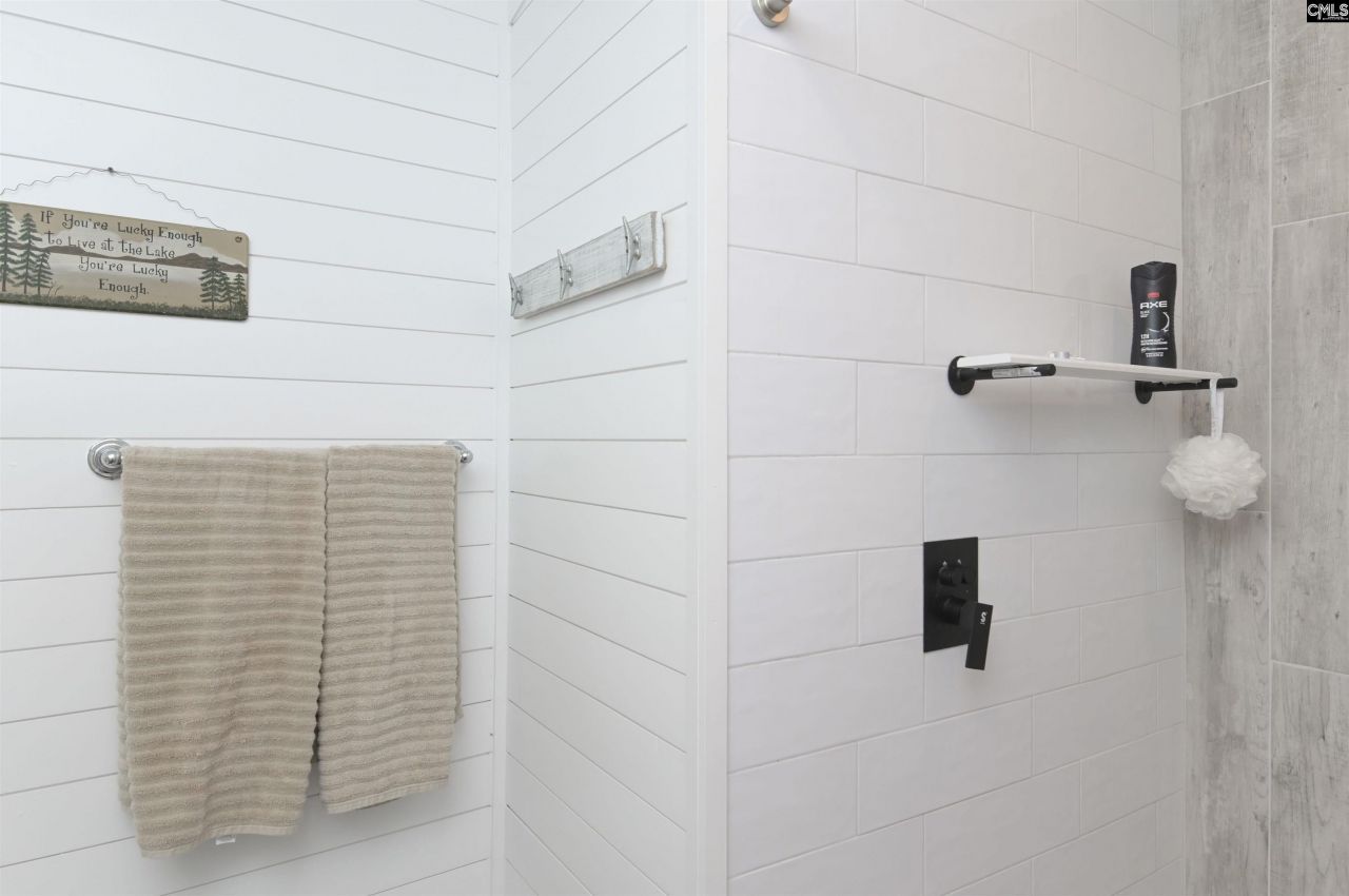 2075 Great North Road Photo 32