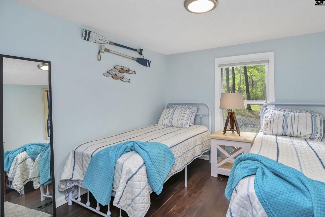 2075 Great North Road Photo 33