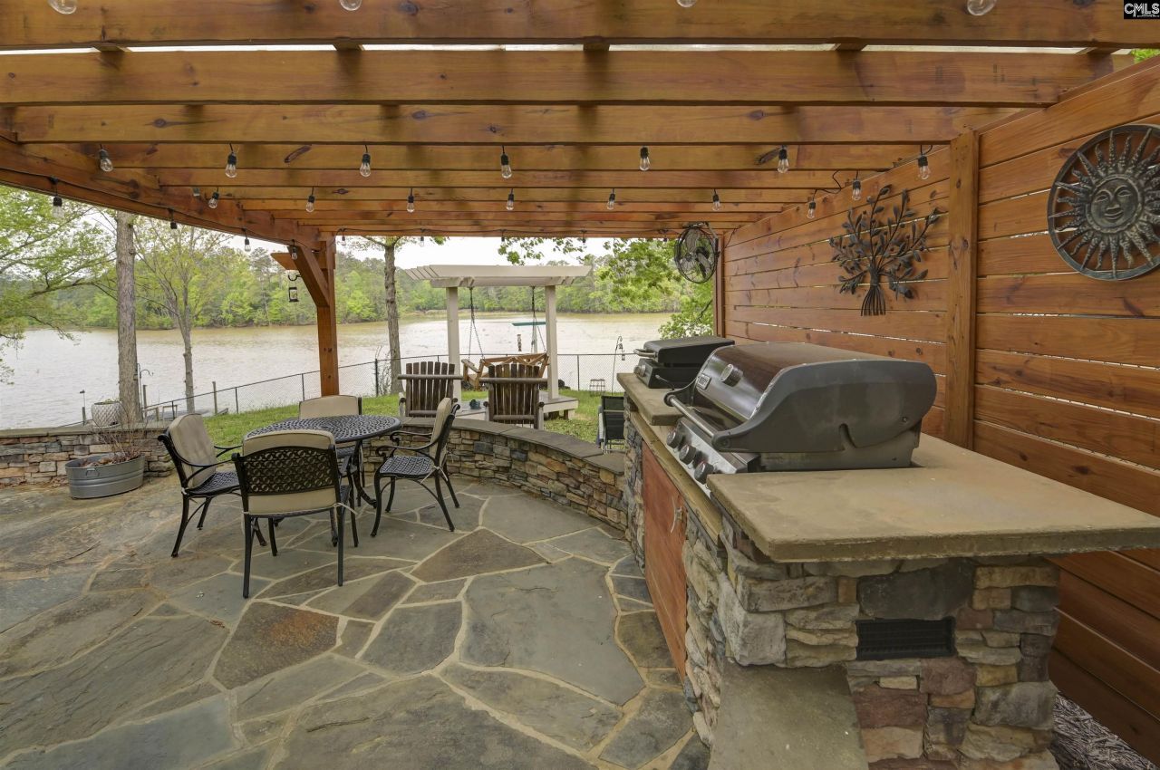 2075 Great North Road Photo 4