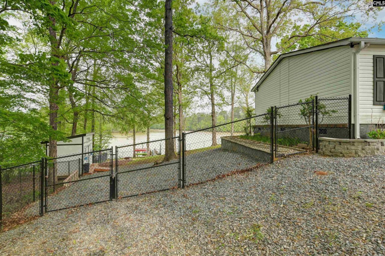 2075 Great North Road Photo 42