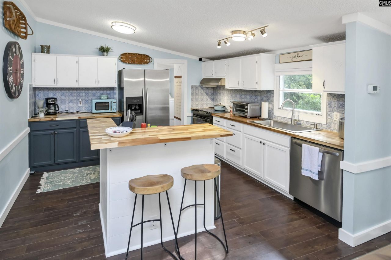 2075 Great North Road Photo 6