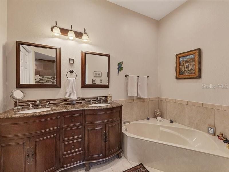 7724 Palm Aire Lane, Sarasota, FL 34243 Photo