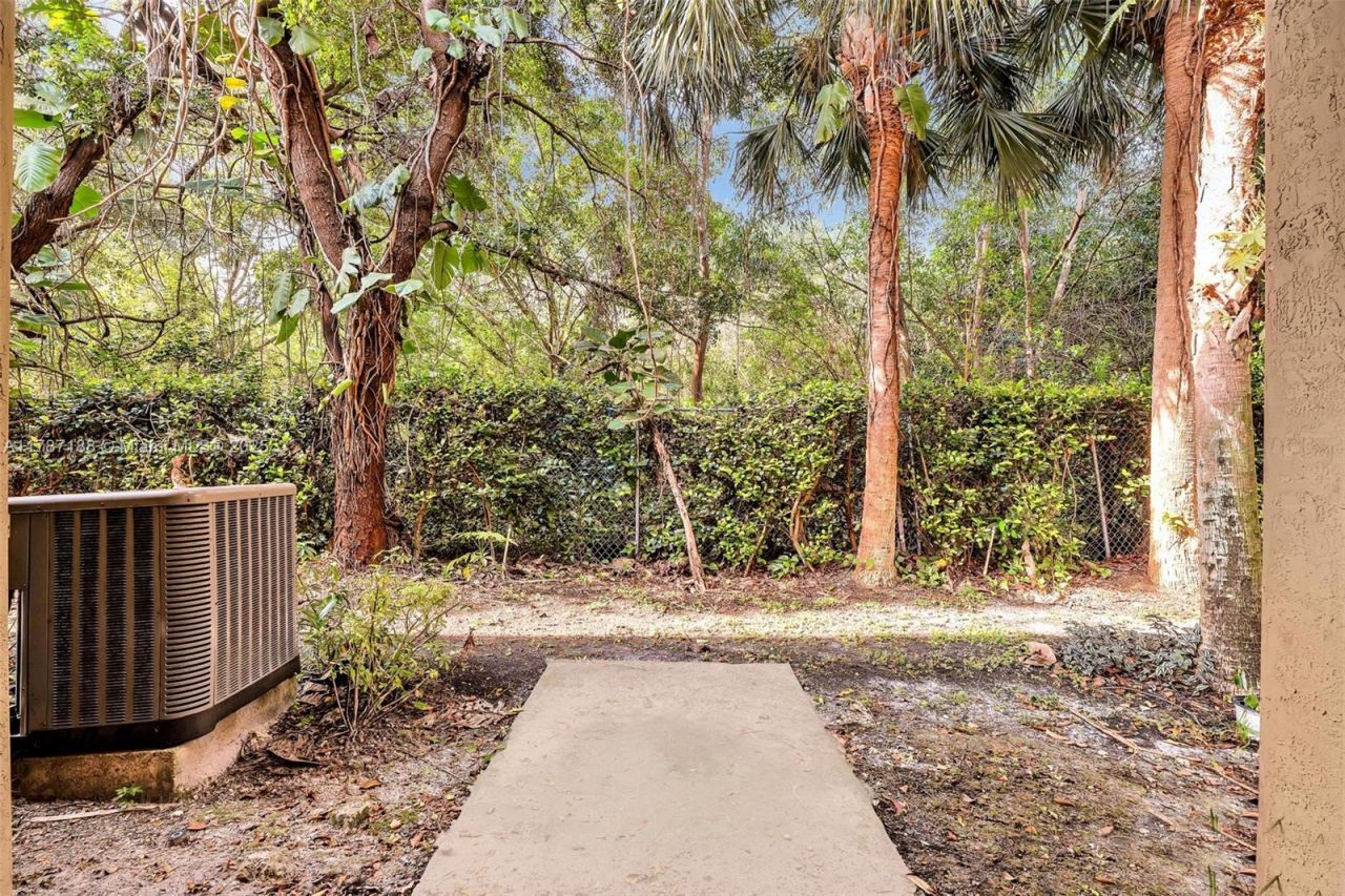 21205 NW 14 Pl, Unit 819, Miami Gardens, FL 33169 Photo