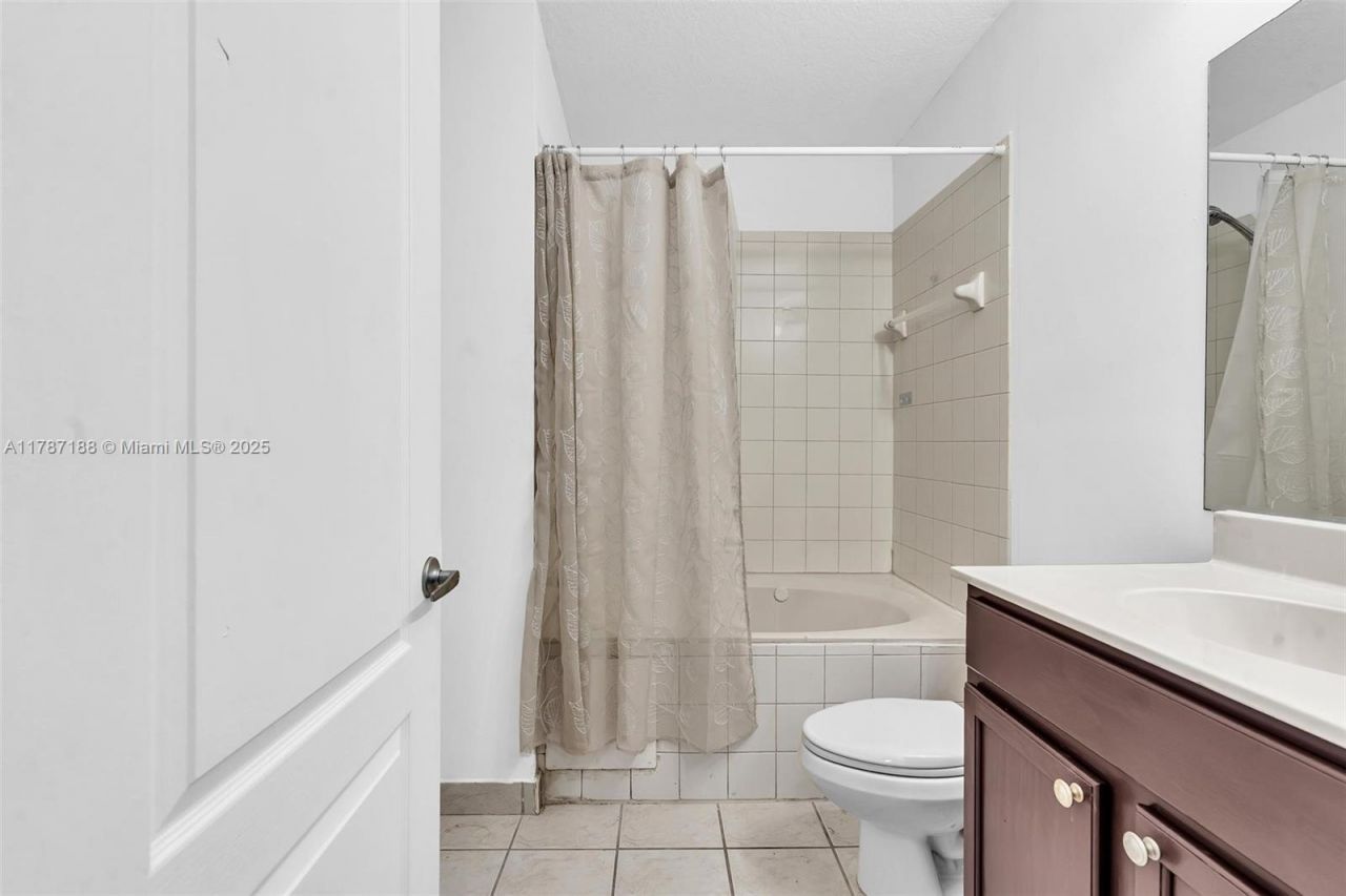 21205 NW 14 Pl, Unit 819, Miami Gardens, FL 33169 Photo