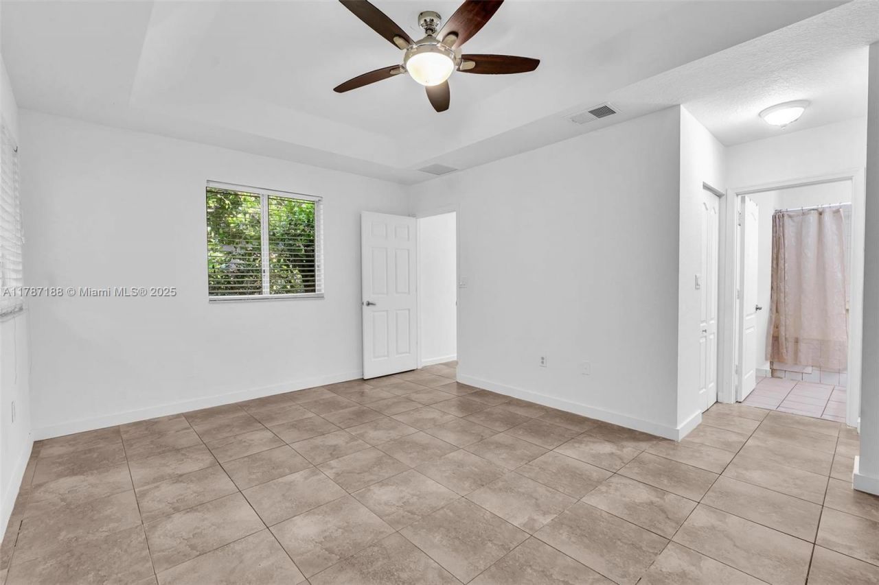 21205 NW 14 Pl, Unit 819, Miami Gardens, FL 33169 Photo