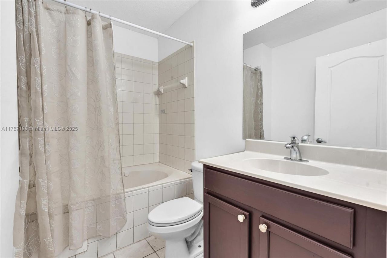 21205 NW 14 Pl, Unit 819, Miami Gardens, FL 33169 Photo