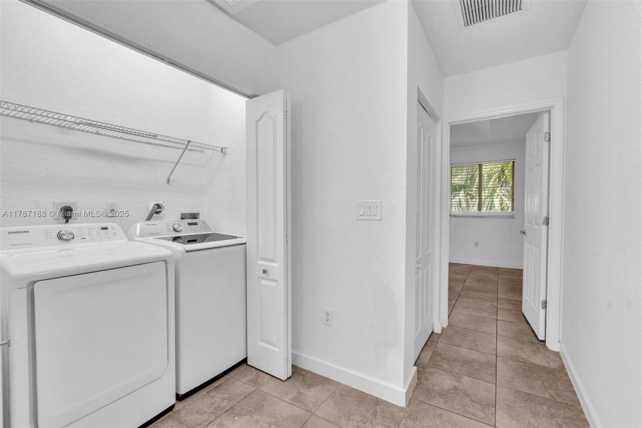 21205 NW 14 Pl, Unit 819, Miami Gardens, FL 33169 Photo