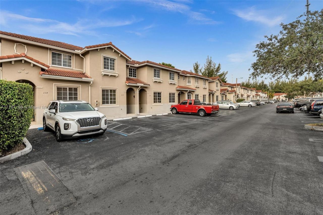 21205 NW 14 Pl, Unit 819, Miami Gardens, FL 33169 Photo