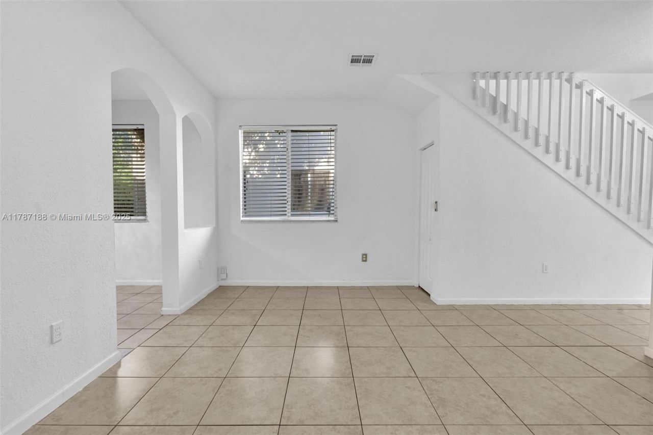 21205 NW 14 Pl, Unit 819, Miami Gardens, FL 33169 Photo