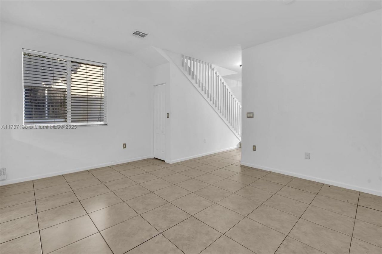 21205 NW 14 Pl, Unit 819, Miami Gardens, FL 33169 Photo