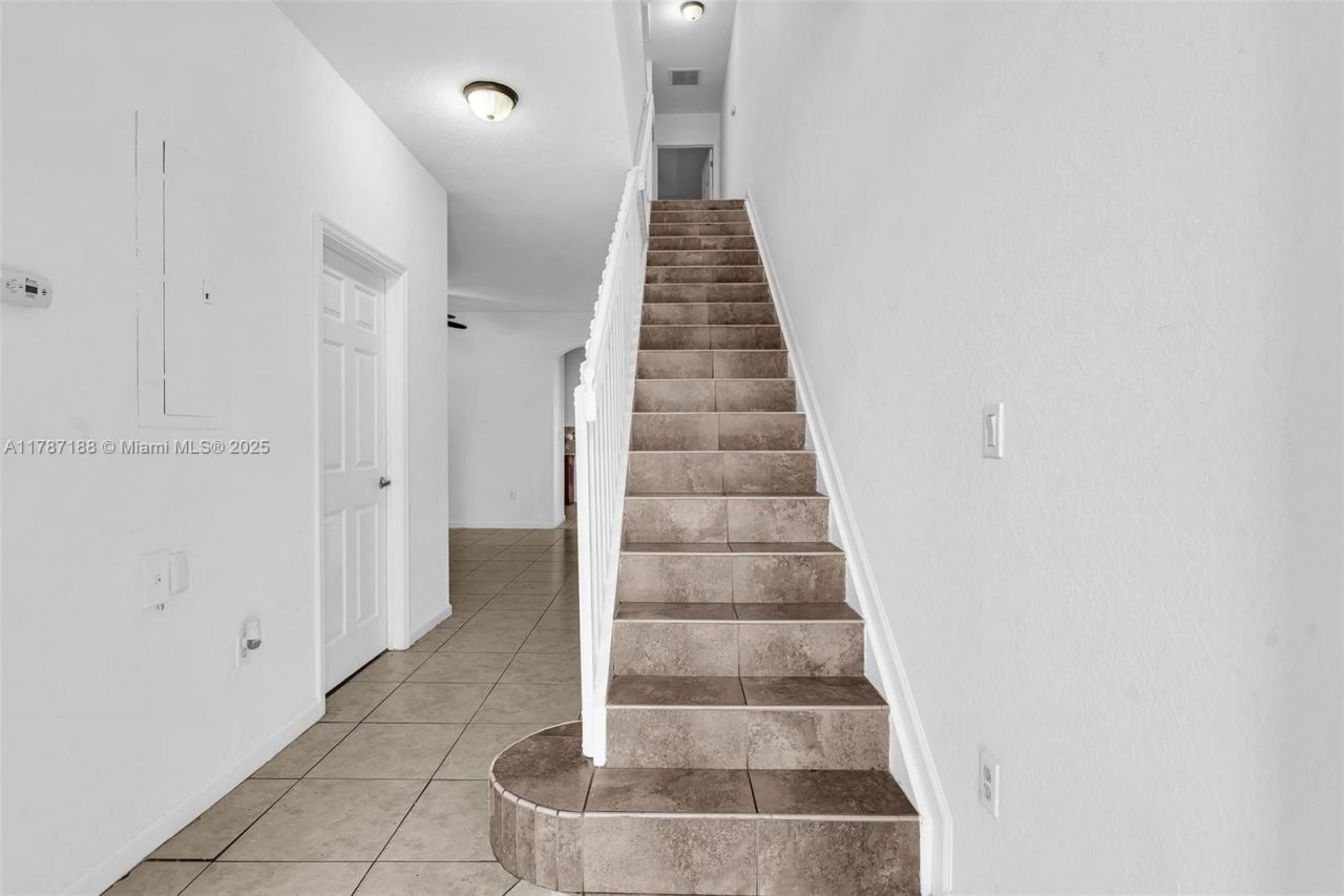 21205 NW 14 Pl, Unit 819, Miami Gardens, FL 33169 Photo